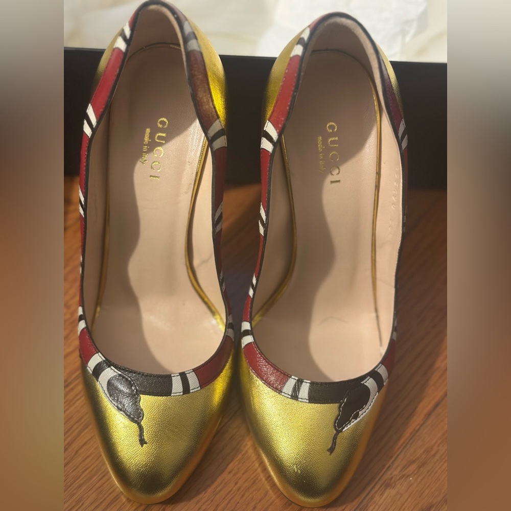 Gucci Gold Leather Snake Motif Pumps Size 6.5 Stiletto Heels w/ Box